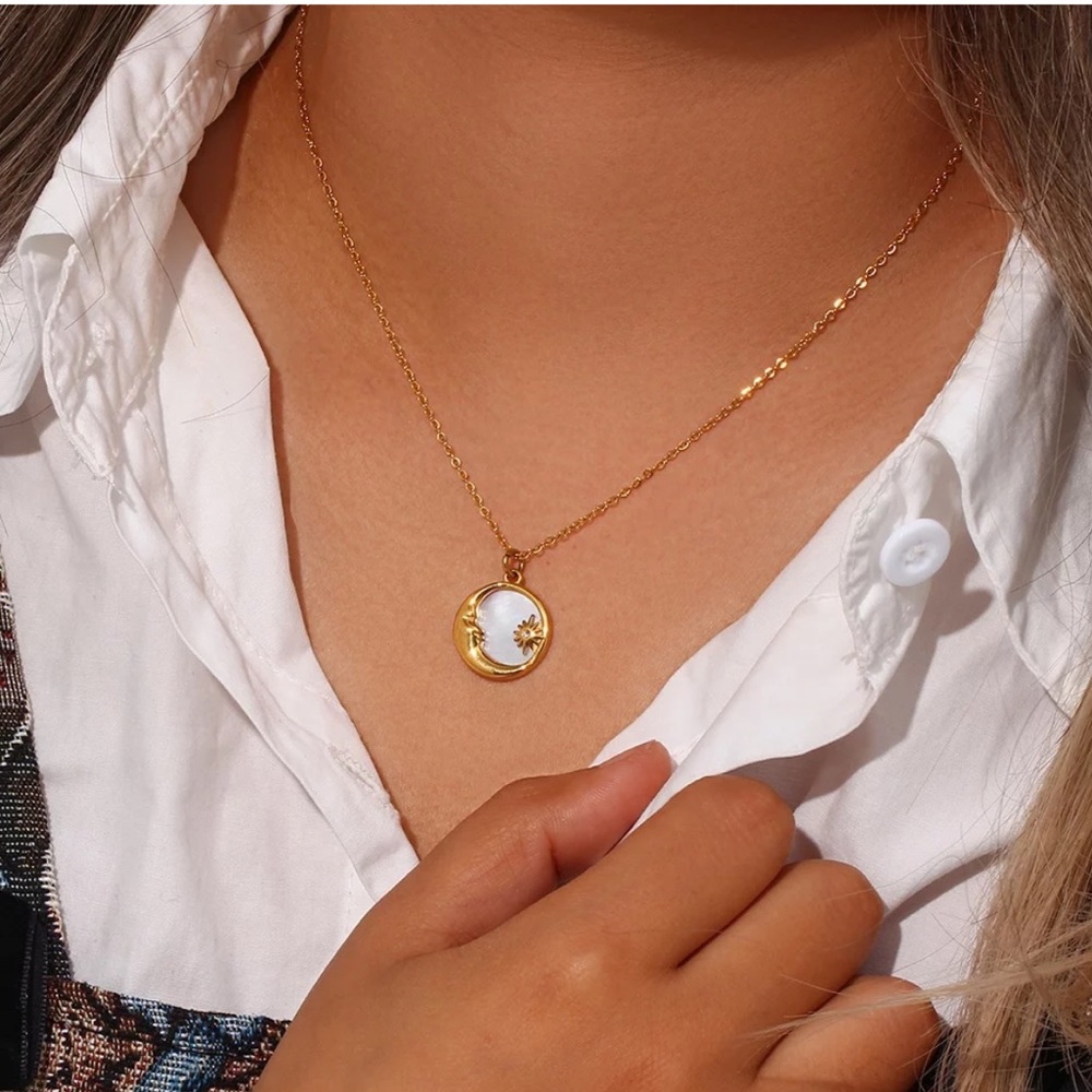 New 18k Gold Disc Sun Moon Pendant Necklace, nice Necklace, cute Necklace - Picture 2 of 7